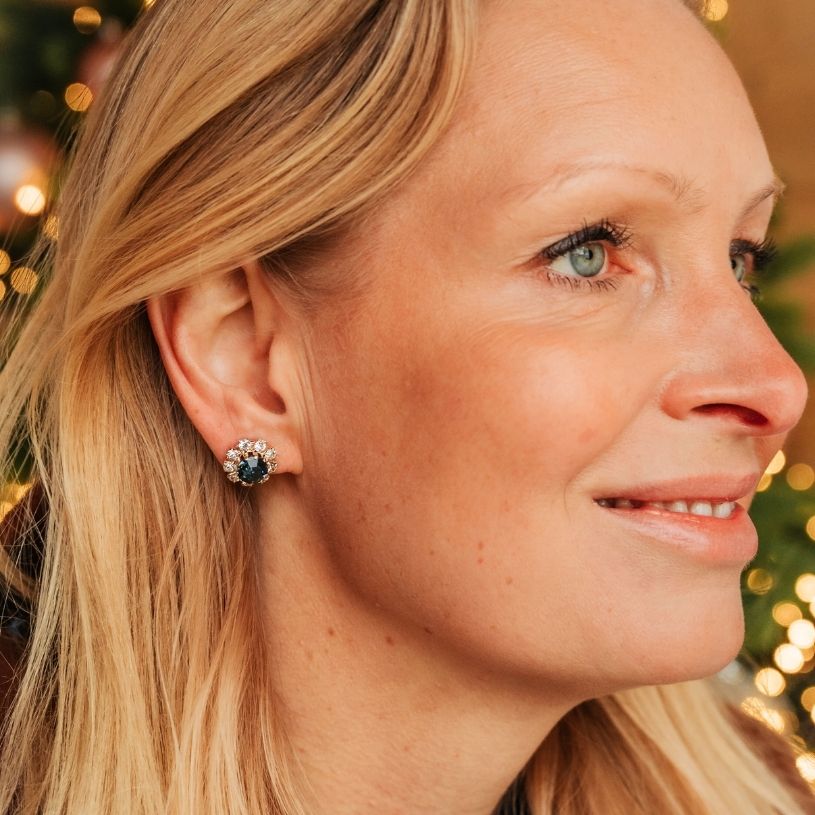 Runde Ohrstecker aus Glas-Kristallen in Dunkelgrün