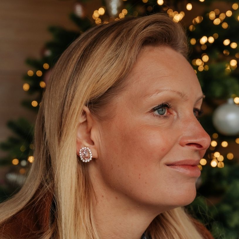 Ovale Ohrstecker aus Glas-Kristallen in Champagner