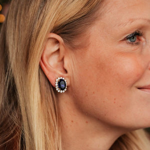 Ovale Ohrstecker aus Glas-Kristallen in Dunkelblau