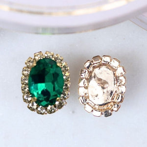 Ovale Ohrstecker aus Glas-Kristallen in Dunkelgrün