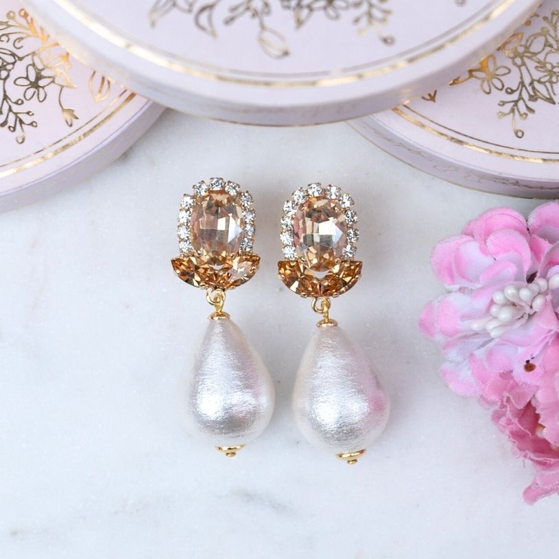 Champagnerfarbene Glas-Kristall-Ohrstecker mit Baumwolltropfen