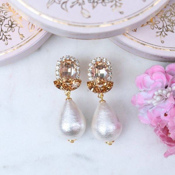 Champagnerfarbene Glas-Kristall-Ohrstecker mit Baumwolltropfen