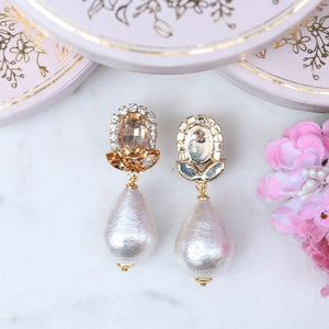 Champagnerfarbene Glas-Kristall-Ohrstecker mit Baumwolltropfen