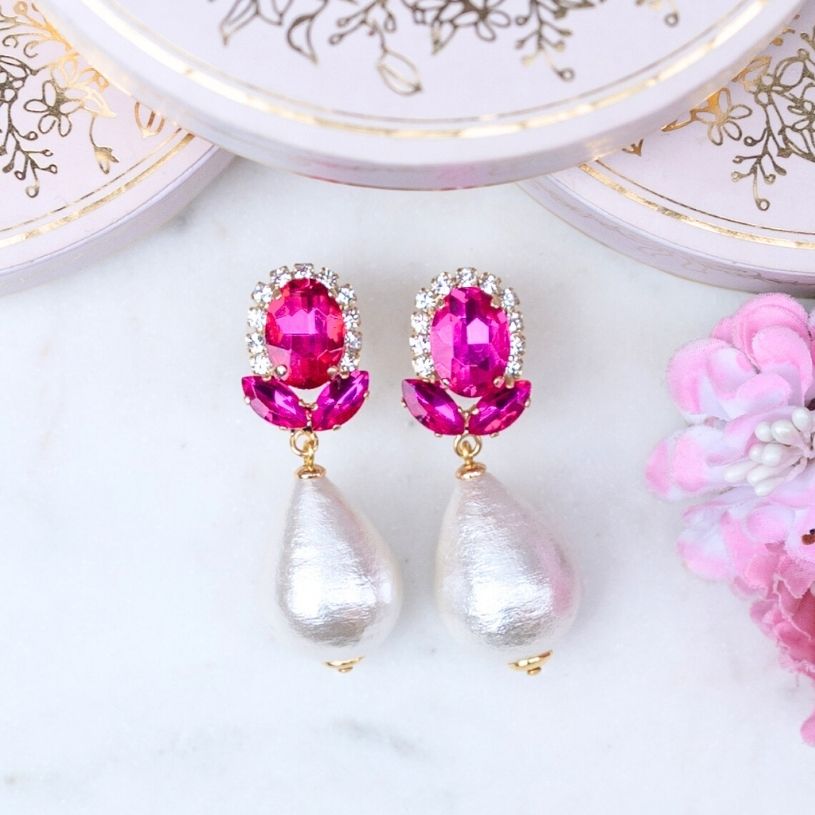 Pinke Glas-Kristall-Ohrstecker mit Baumwolltropfen