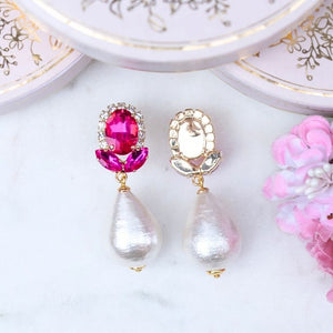 Pinke Glas-Kristall-Ohrstecker mit Baumwolltropfen