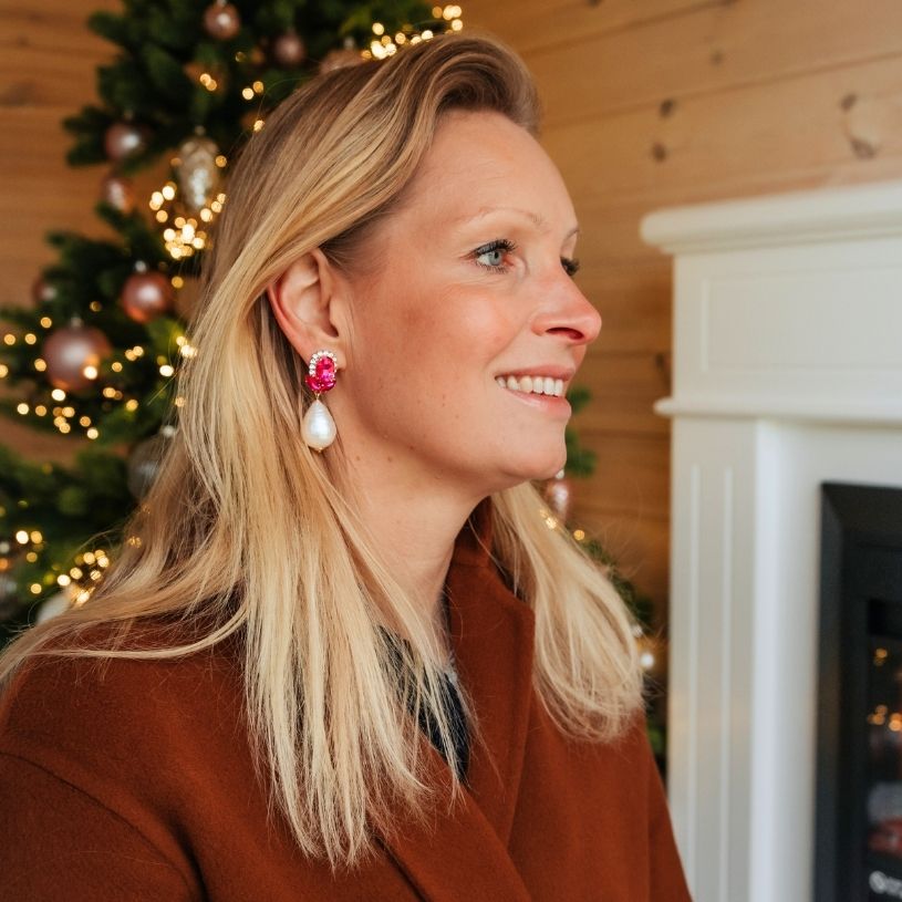 Pinke Glas-Kristall-Ohrstecker mit Baumwolltropfen