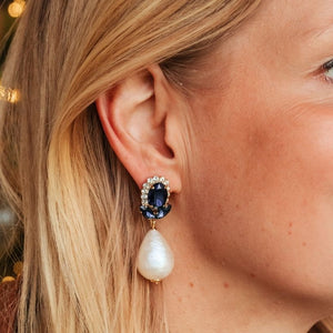 Dunkelblaue Glas-Kristall-Ohrstecker mit Baumwolltropfen