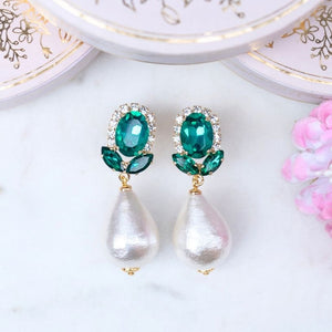 Dunkelgrüne Glas-Kristall-Ohrstecker mit Baumwolltropfen