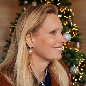 Champagnerfarbene Glas-Kristall-Ohrstecker mit Kristalltropfen