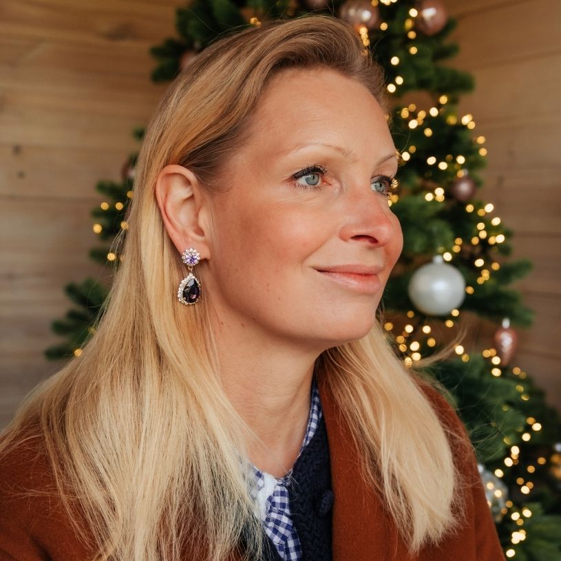 Fliederfarbene Glas-Kristall-Ohrstecker mit violettem Kristalltropfen