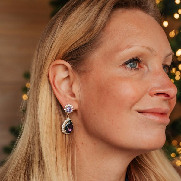 Fliederfarbene Glas-Kristall-Ohrstecker mit violettem Kristalltropfen