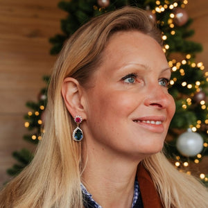 Pinke Glas-Kristall-Ohrstecker mit dunkelblauem Kristalltropfen