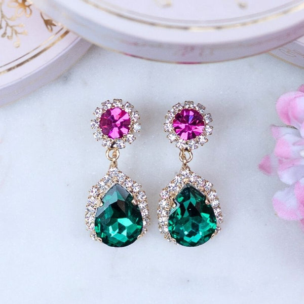 Pinke Glas-Kristall-Ohrstecker mit dunkelgrünem Kristalltropfen