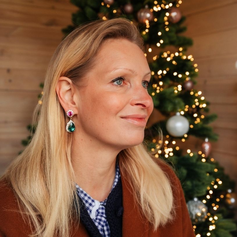 Pinke Glas-Kristall-Ohrstecker mit dunkelgrünem Kristalltropfen