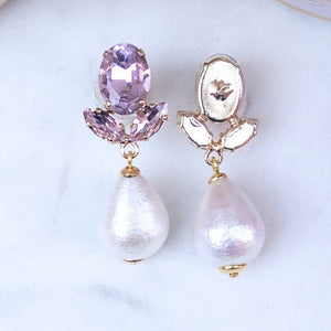 Rosafarbene Ohrstecker aus Glas-Kristallen mit leichter Baumwollperle