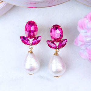 Pinke Ohrstecker aus Glas-Kristallen mit leichter Baumwollperle