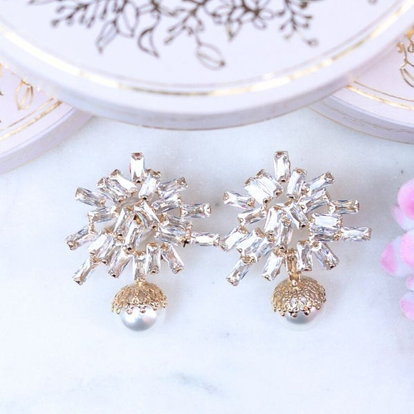 Große funkelnde Glas-Kristall-Ohrstecker mit Perle