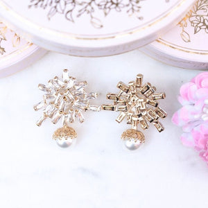 Große funkelnde Glas-Kristall-Ohrstecker mit Perle