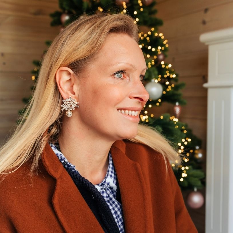 Große funkelnde Glas-Kristall-Ohrstecker mit Perle