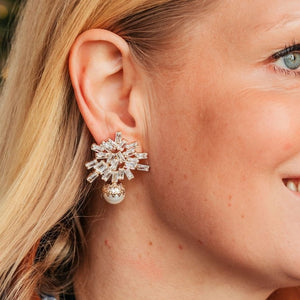 Große funkelnde Glas-Kristall-Ohrstecker mit Perle