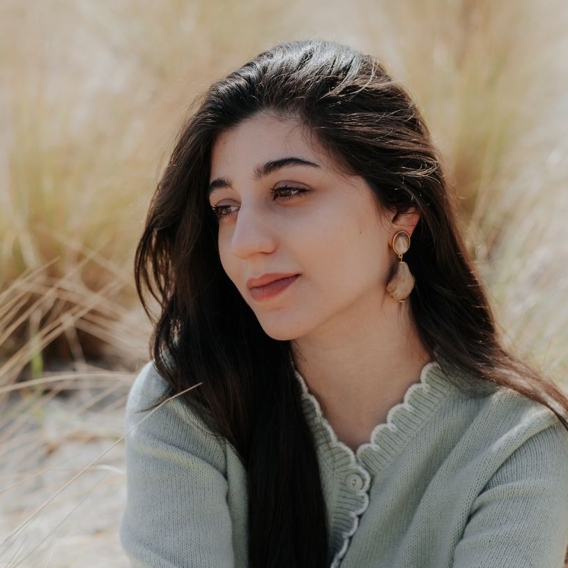 Sommerliche Muschel-Ohrstecker in Beigetönen