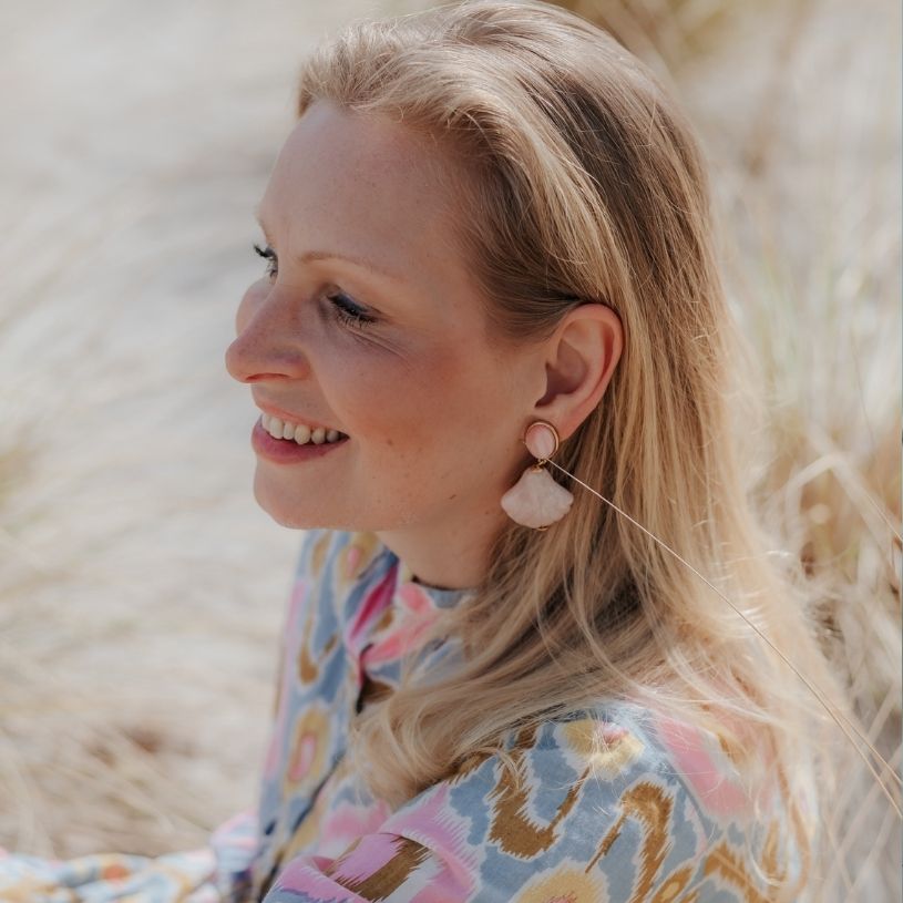 Sommerliche Muschel-Ohrclips in Rosatönen