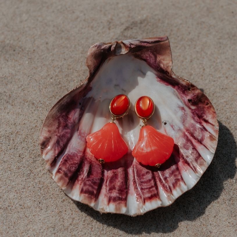 Sommerliche Muschel-Ohrclips in Orange und Grapefruitpink