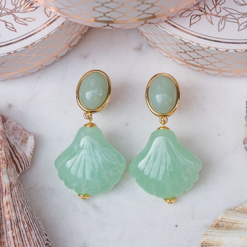 Sommerliche Muschel-Ohrstecker in Jadegrün