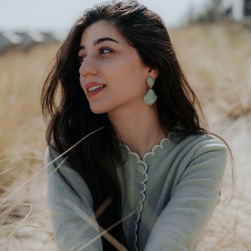 Sommerliche Muschel-Ohrstecker in Jadegrün