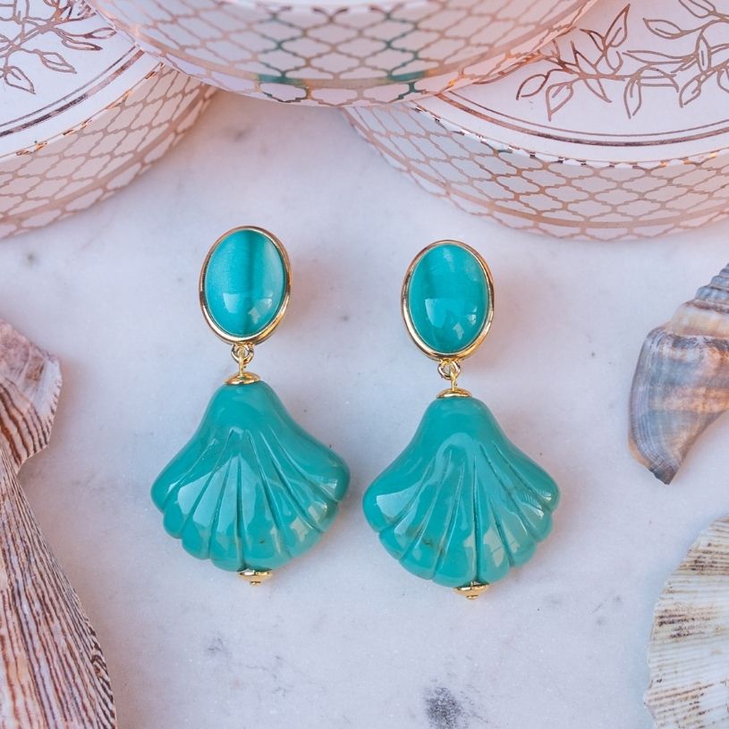 Sommerliche Muschel-Ohrstecker in Türkis