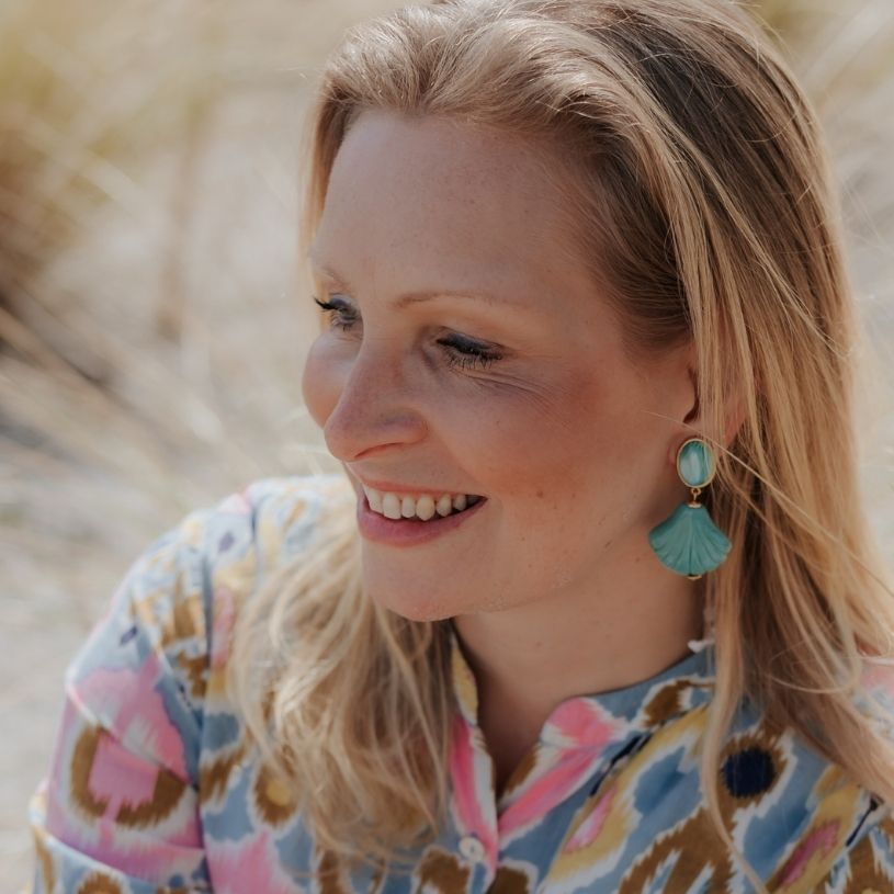 Sommerliche Muschel-Ohrclips in Türkis