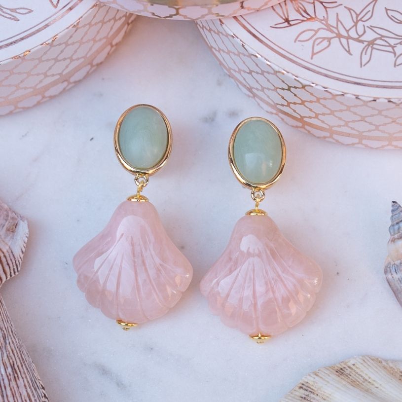 Sommerliche Muschel-Ohrstecker in Jadegrün und Rosa