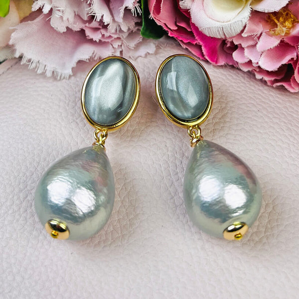 Graue Ohrstecker mit grauem Baumwolltropfen von AmuseToi