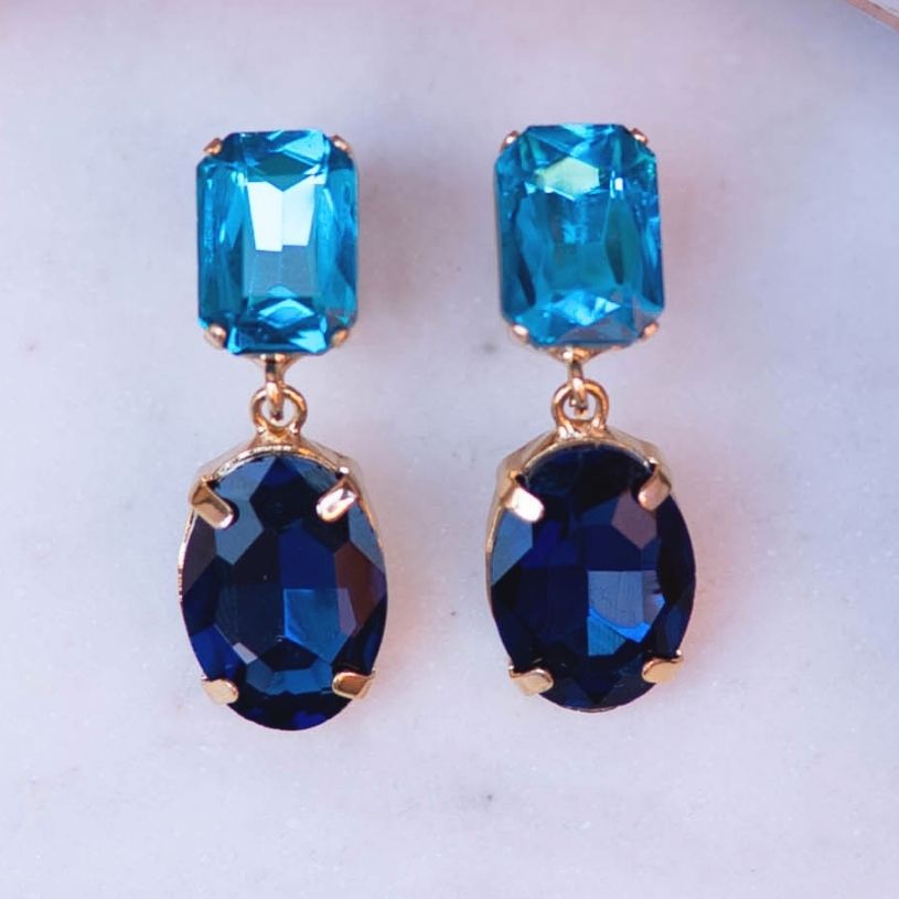 Funkelnde Ohrstecker mit Glas-Kristallen in Hellblau und Dunkelblau