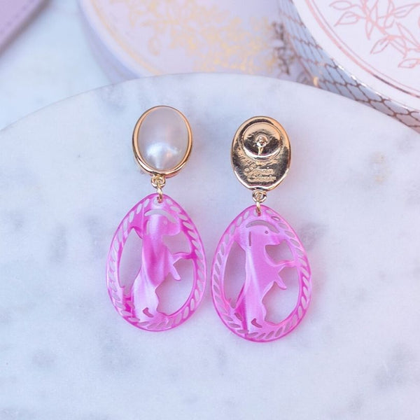 Dackel-Ohrstecker in Perlmuttfarben und Pink von AmuseToi