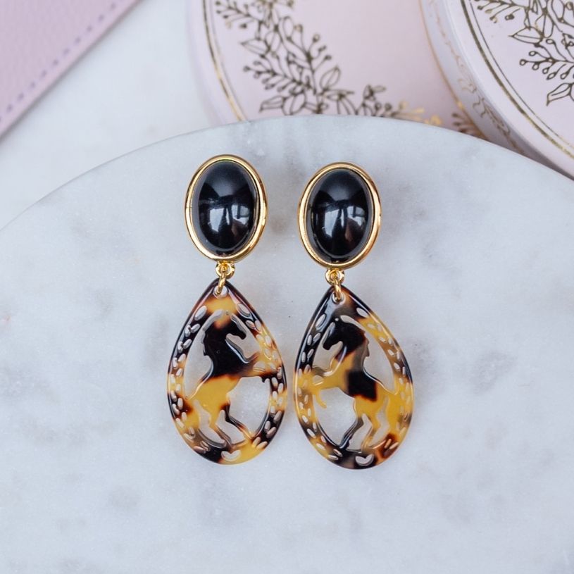 Pferde-Ohrstecker in Schwarz und Schildpattfarben von AmuseToi