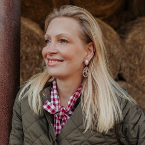 Pferde-Ohrstecker in Perlmutt und Beige von AmuseToi