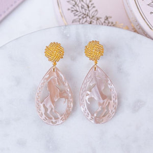 Vergoldete Knoten-Pferde-Ohrstecker in Beige von AmuseToi