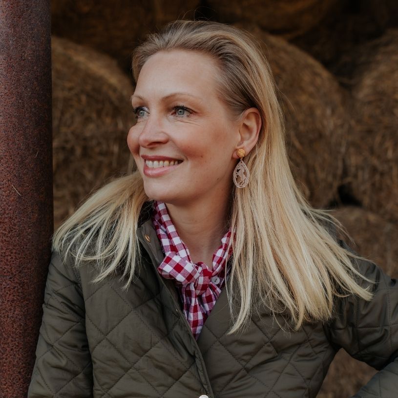 Vergoldete Knoten-Pferde-Ohrstecker in Beige von AmuseToi