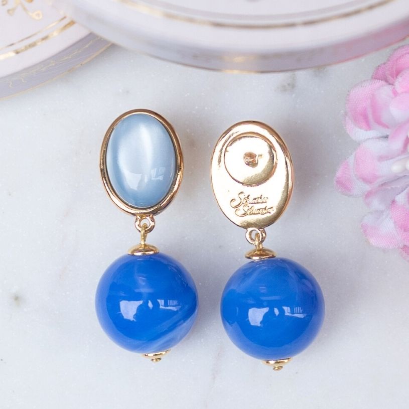 Stilvolle Kugel-Ohrstecker in Blautönen