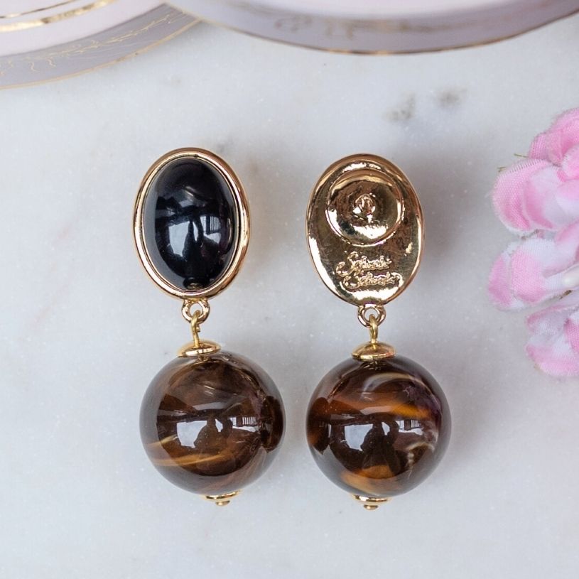 Stilvolle Kugel-Ohrstecker in Schwarz und Braun