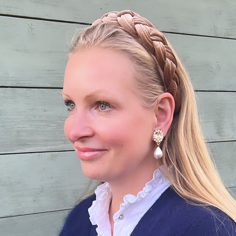 Edel funkelnde Ohrstecker in Champagner mit leichtem Baumwolltropfen