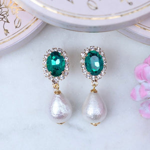 Edel funkelnde Ohrstecker in Dunkelgrün mit leichtem Baumwolltropfen