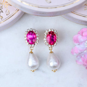 Edel funkelnde Ohrstecker in Pink mit leichtem Baumwolltropfen