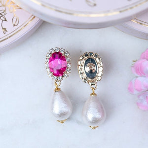 Edel funkelnde Ohrstecker in Pink mit leichtem Baumwolltropfen