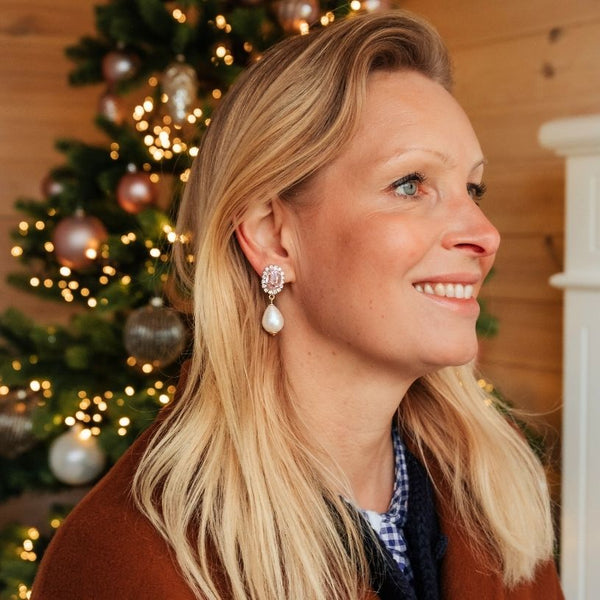 Edel funkelnde Ohrstecker in Rosa mit leichtem Baumwolltropfen