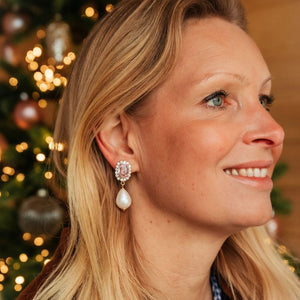 Edel funkelnde Ohrstecker in Rosa mit leichtem Baumwolltropfen