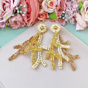 Eindrucksvolle PerlenOhrringe in Korallform in Champagner- und Cremetönen