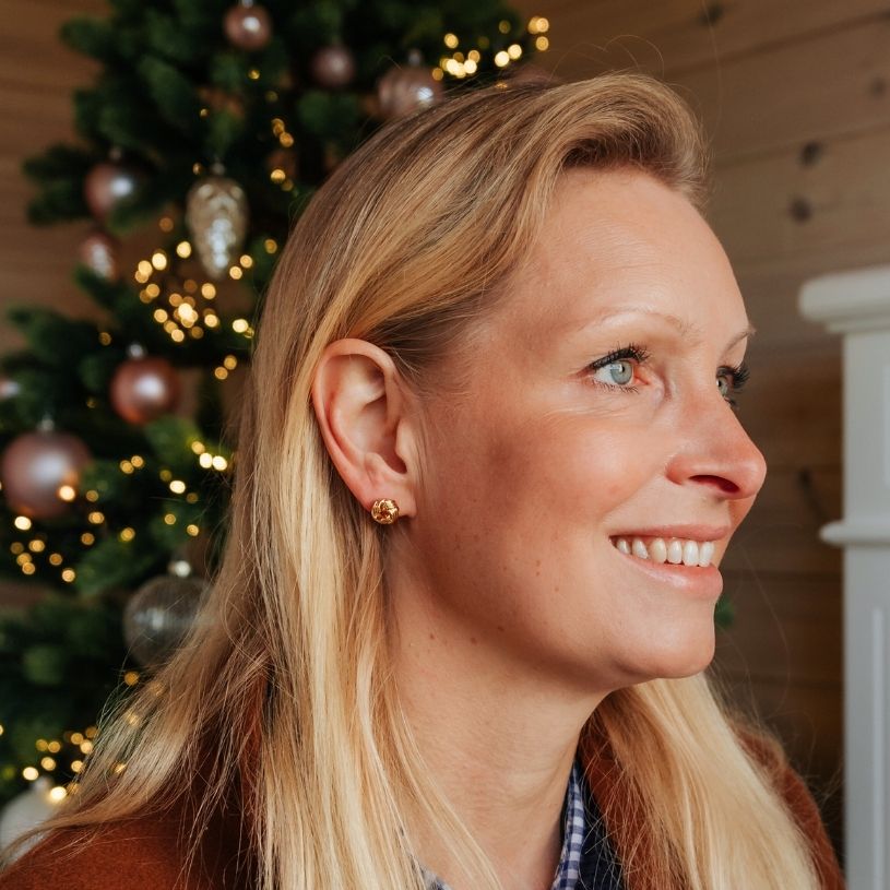 Vergoldete Knoten-Ohrringe in Flechtoptik