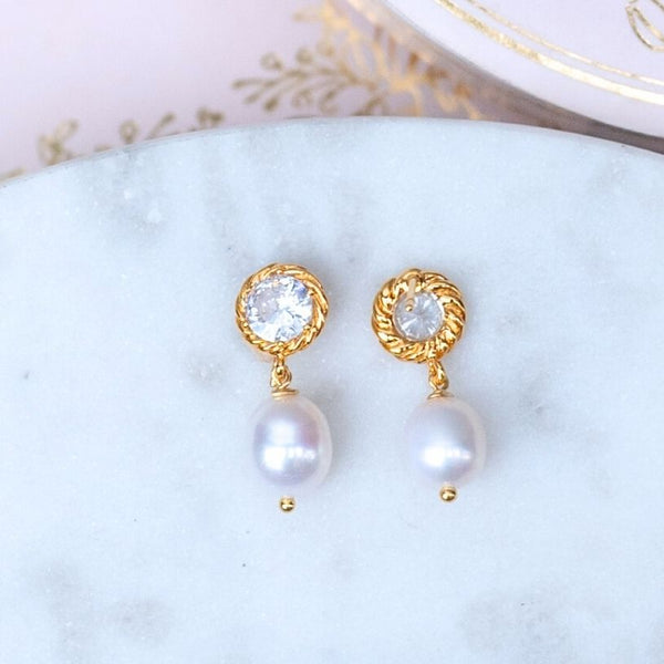 Wunderschöne Kristall-Ohrringe mit edler Süßwasserperle